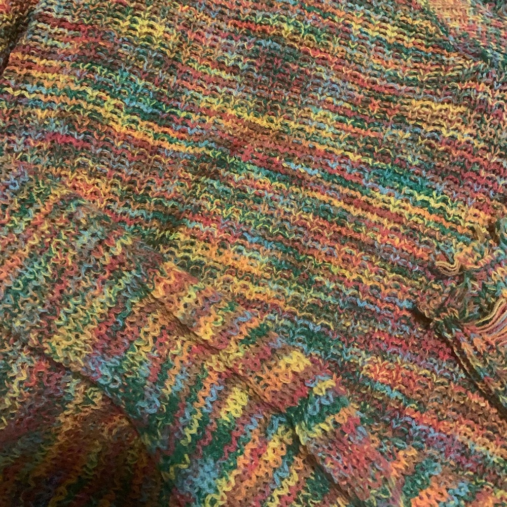 Plus size rainbow sweater lightly distressed - Picture 5 of 5